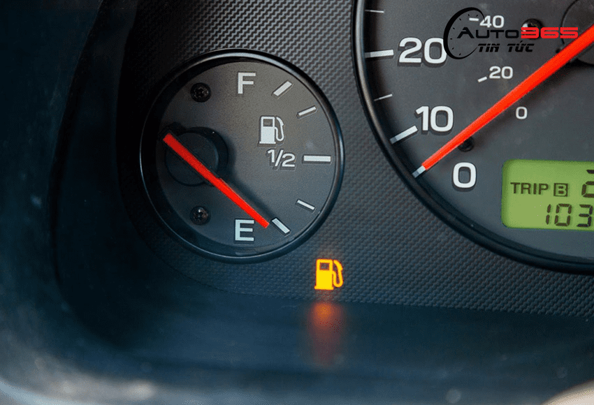 Thường xuyên để báo cạn kiệt nhiên liệu mới đổ sẽ gây hại cho ô tô